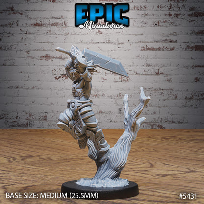 Masked Headhunter (Medium) | #122 - Wild Bandits by EPIC Miniatures | High Quality Premium Resin | Bandit, Great Sword, Skull, Abs, Head